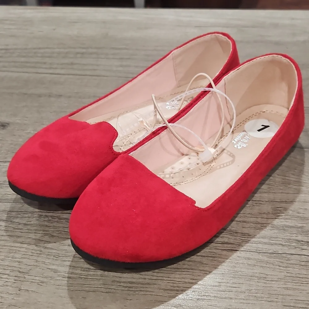 Link Comfort Girl's Size 1 Red Faux Suede flats